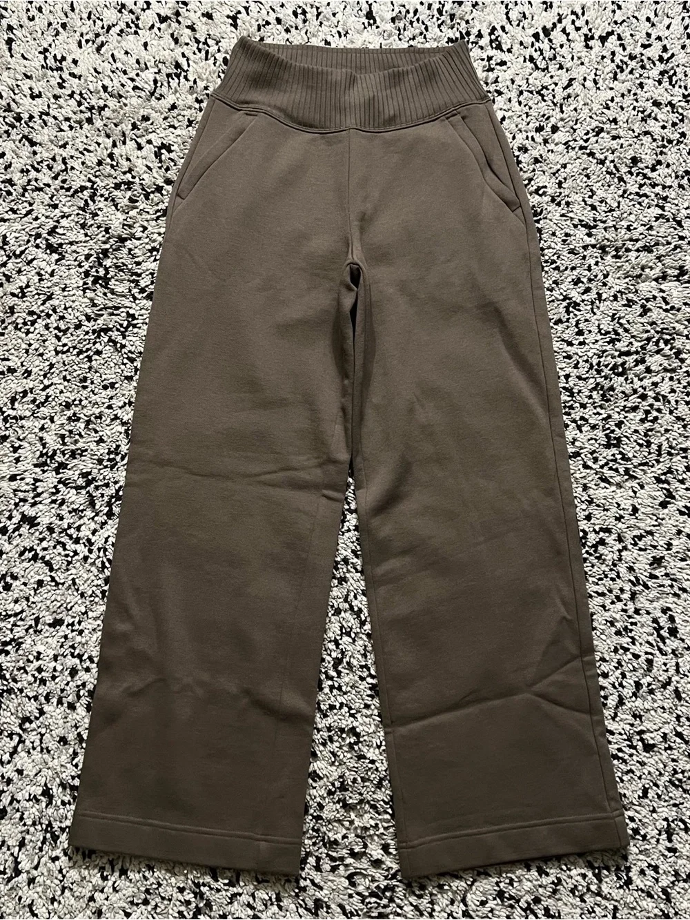 Alo Yoga Serenity Wide Leg Sweatpants Brown Cozy Comfortable Women’s Athleisure